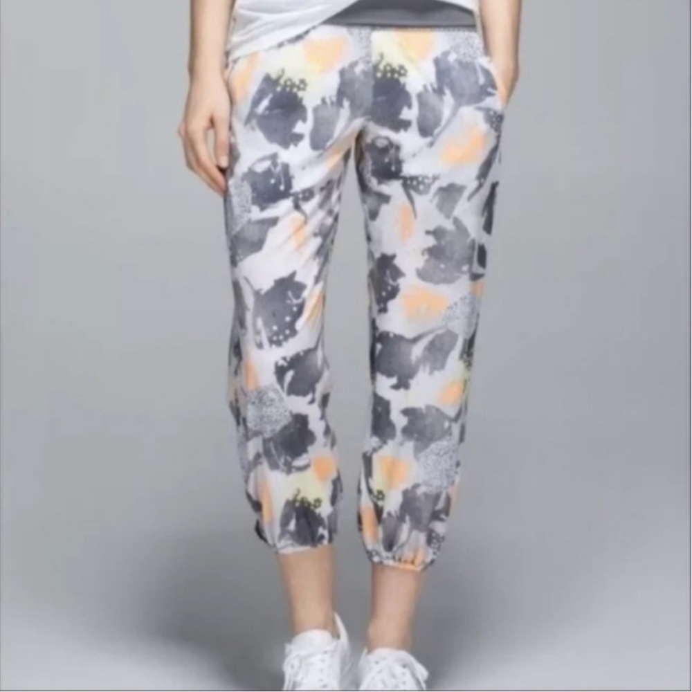 Lululemon Gray Art Pop Print Om Jogger Harem Fold Over High Waist